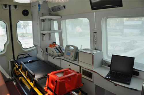 泽库县救护车内部